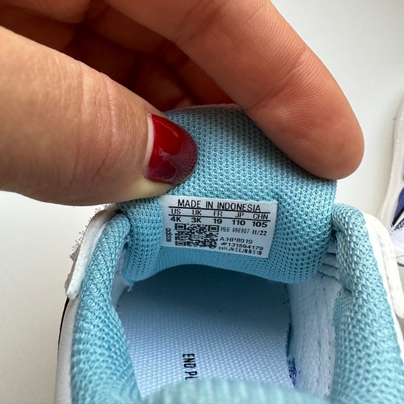 Adidas sneakers size 4 - Picture 6 of 6